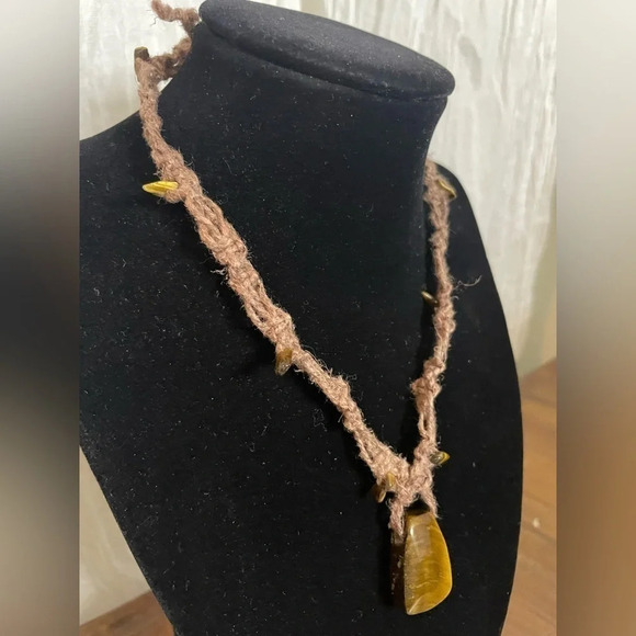 NWT Handmade Necklace Glass Marble Pendant Hemp Macramé, Beaded, 16”/40.64 cm. - Picture 3 of 4